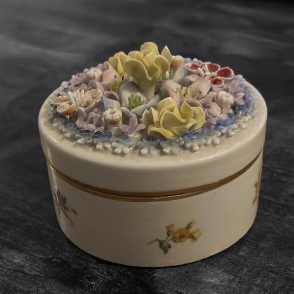 Vintage German Powder Jar / Trinket Box - Picture 3 of 10